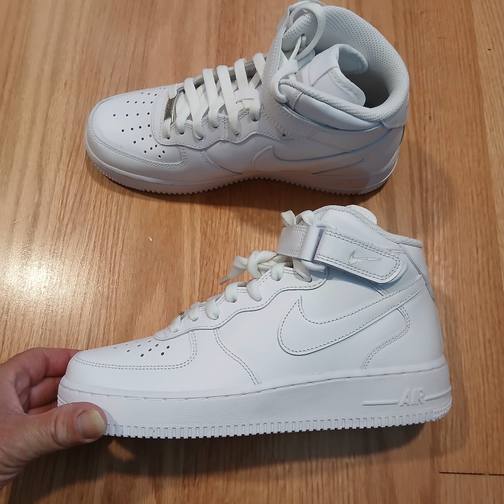 Nike Air Force 1 '07 Mid Streetwear/Lifestyle Shoes Size 7 Men/8.5 Women - Picture 14 of 14